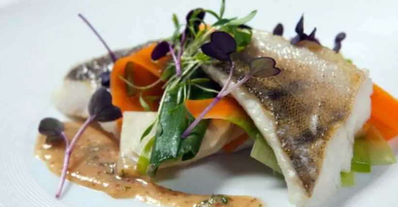 Готовим Рыба Филе судака на овощной подушке с натуральным соусом