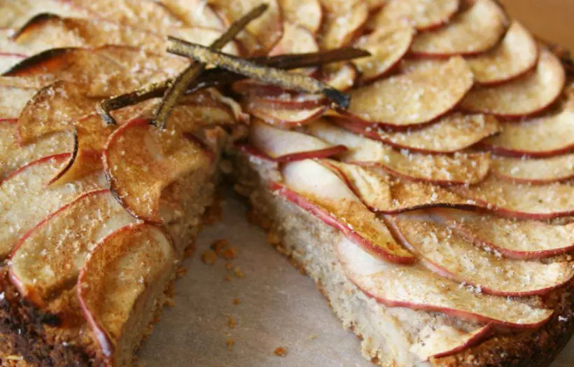 Готовим Десерты Яблочный тарт с мёдом и корицей