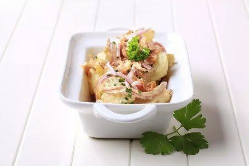 Готовим Салаты Картофельный салат с яблоками и беконом