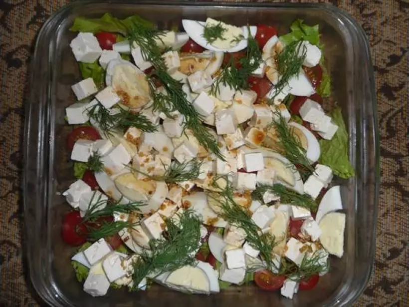 Готовим Салаты Зеленый салат с черри, яйцами и сыром