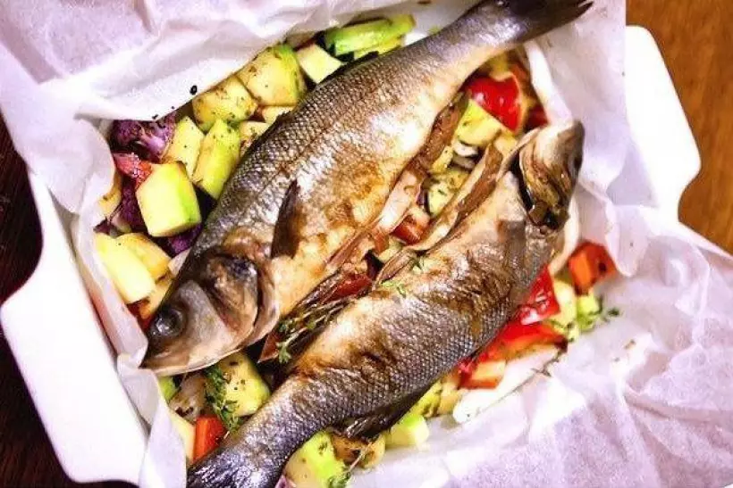 Готовим Рыба Сибас, запеченный с овощами в конверте