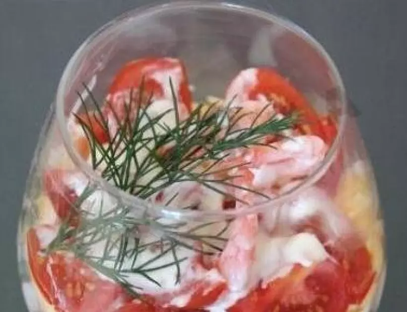 Готовим Салаты Порционный салат в креманках сыр яйца креветки помидоры