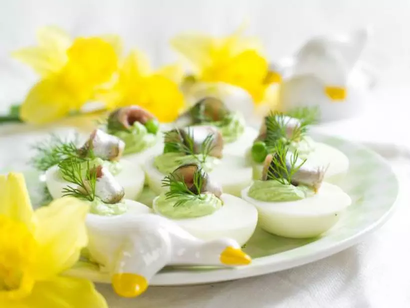Готовим Закуски Пасхальные рецепты: Фаршированные яйца с авокадо