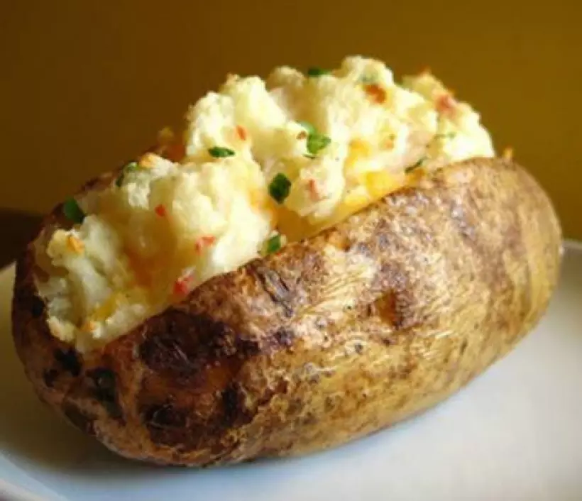 Готовим Закуски Запеченный картофель с соусом