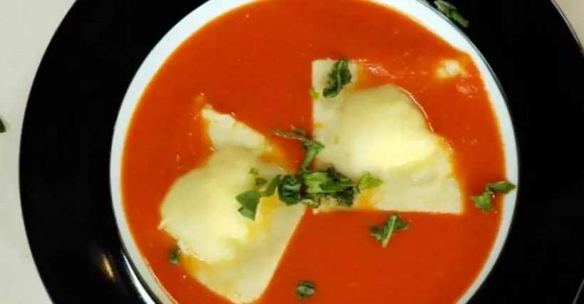 Готовим Супы Томатный суп с пельмешками