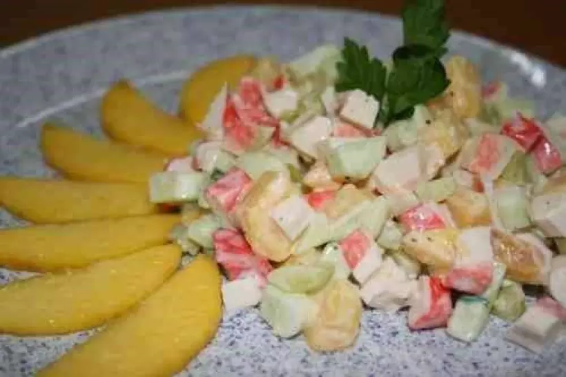 Готовим Салаты Грибной салат с ананасами и крабовым мясом