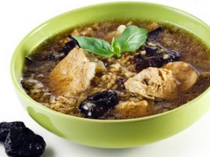 Как приготовить Куриный суп с рисом и черносливом